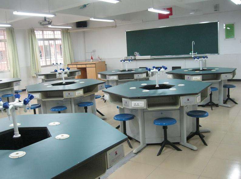 学校设备回收